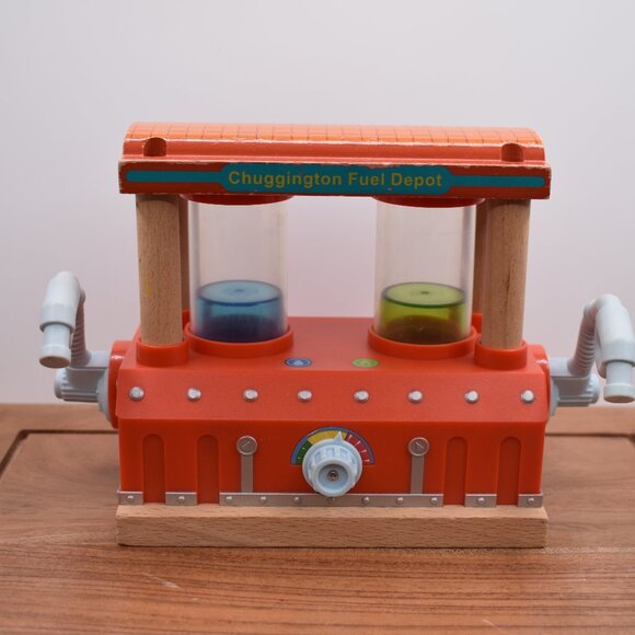 CHUGGINGTON Fuel Depot 2011 Wooden Railway Working Train Learning Curve - Picture 5 of 8